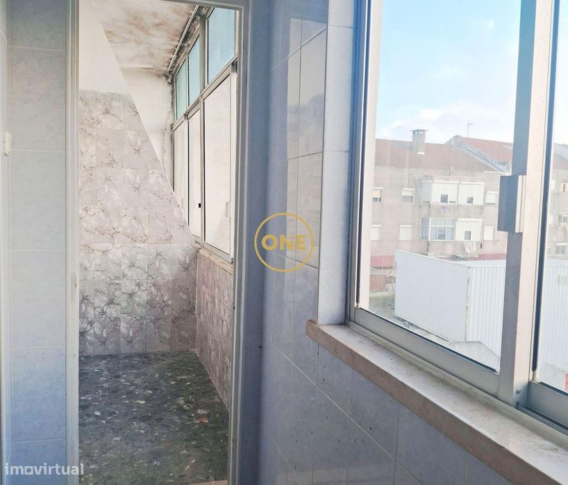 Apartamento T2 no Fogueteiro, Amora – 4º Andar com Excelentes Áreas