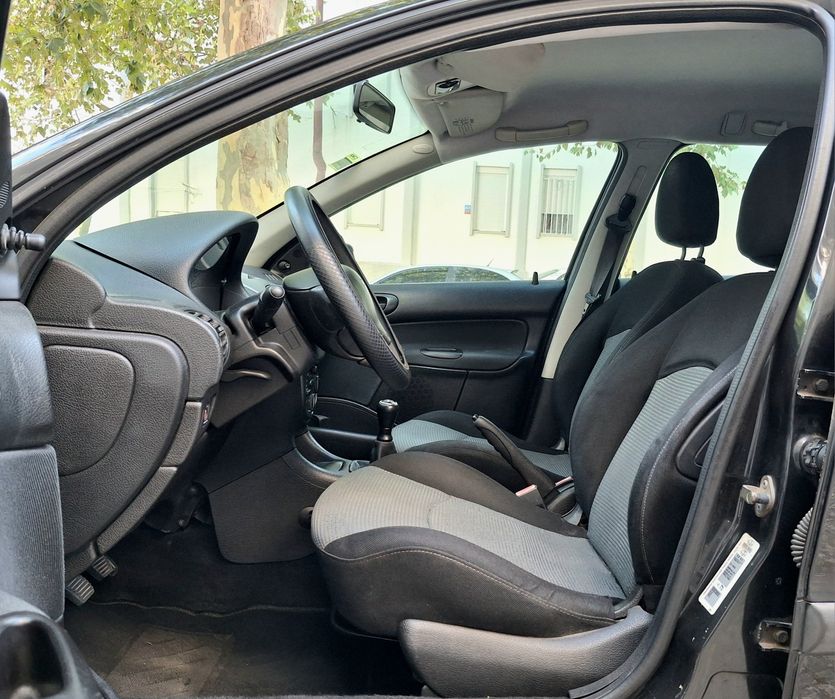 Peugeot 206 1.1i 60cv C/AC Nacional 04