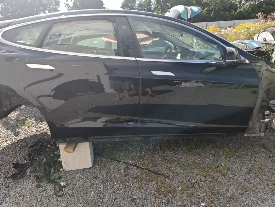 Tesla model s кришка багажника ляда.