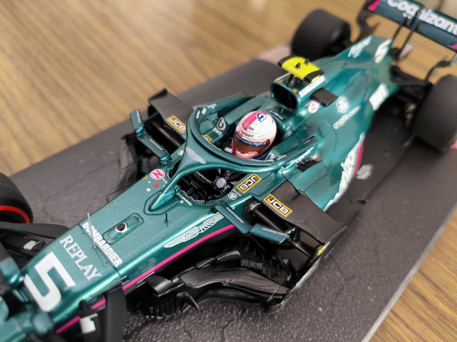 Aston Martin AMR21 F1 Vetell 2021 Minichamps 1/18