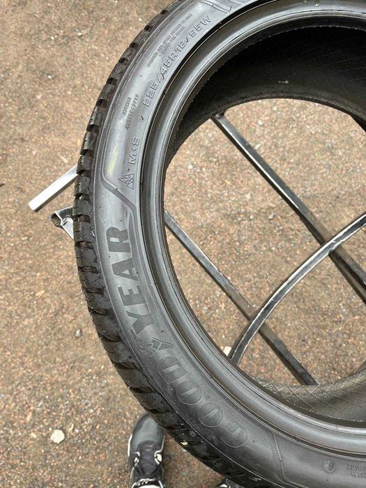 Шины Бу 225 45 R 18 GoodyearVector 4season Всесезон комплект резина
