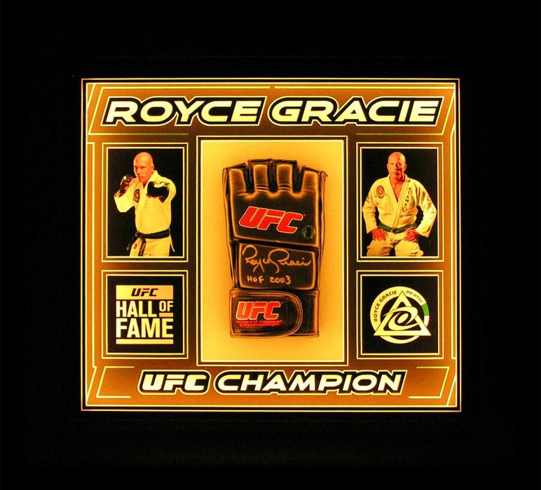 Royce Gracie rękawica UFC z autografem w pięknej oprawie LED