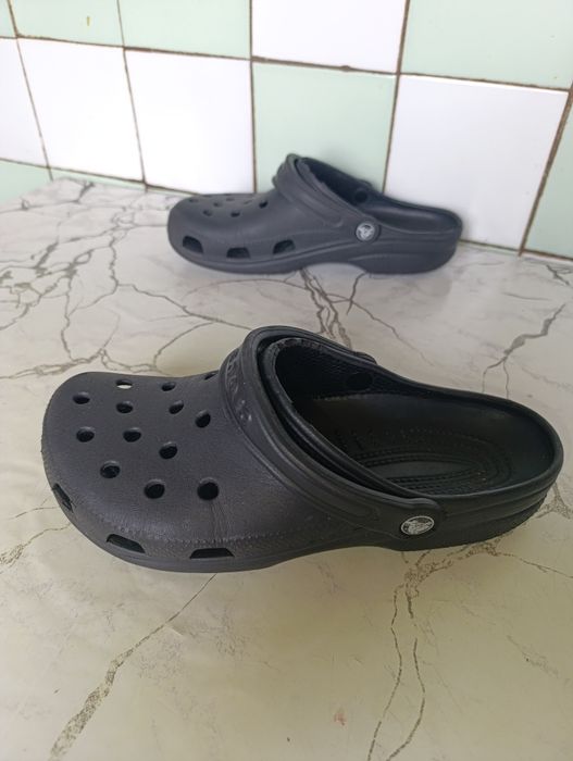 Дві пари тапок р.41 і р.44    Crocs i Puma