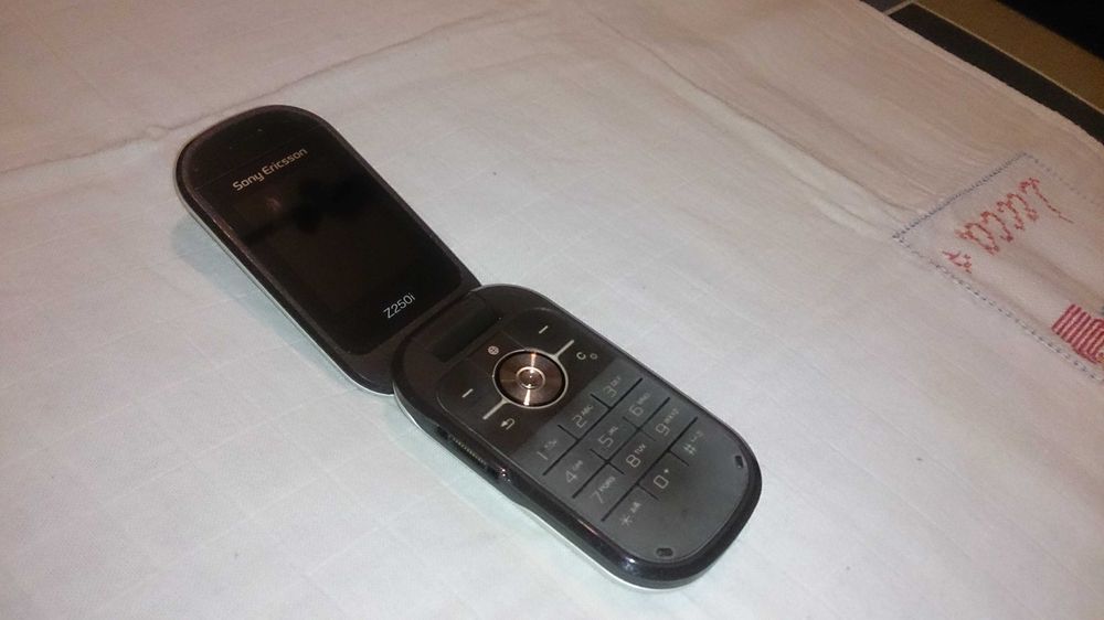 sony ericsson z250i (tmn/meo)