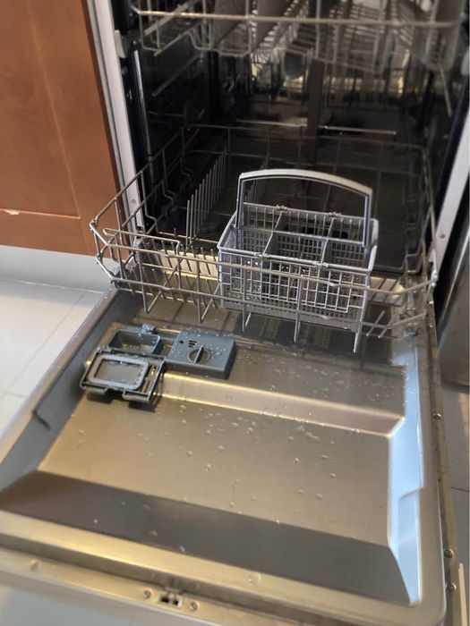 Dishwasher with 1 year warranty - only used 2 month