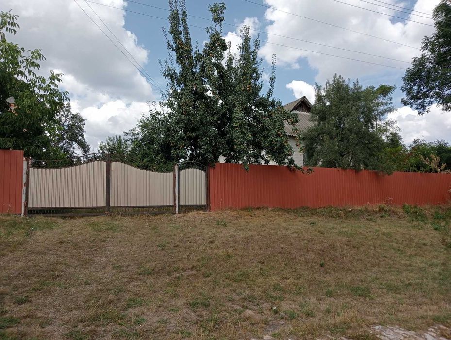 Продаж будинку в селищі Завадівка.