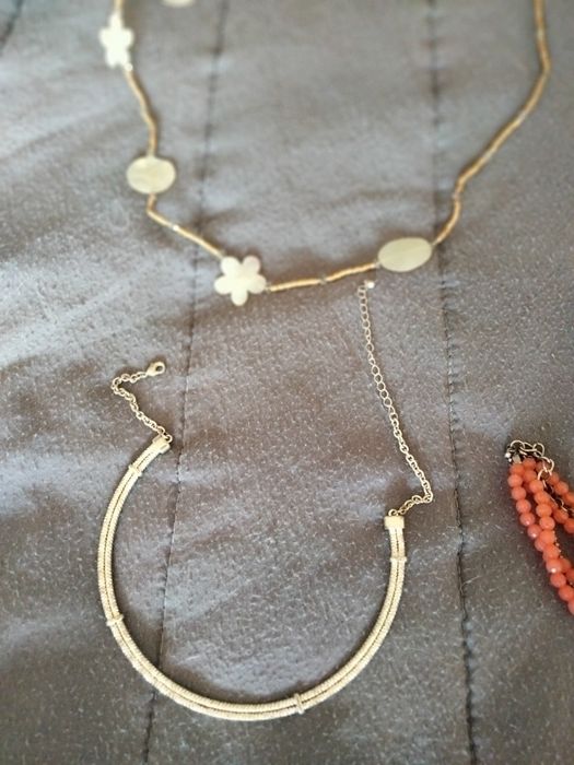 Colares correntes e gargantilha lindos e novos