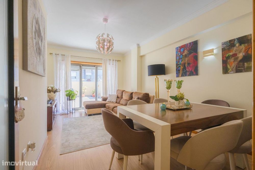 Apartamento T2 com Excelente Terraço e Garagem Box em Águas Santas — Águas Santas, Porto