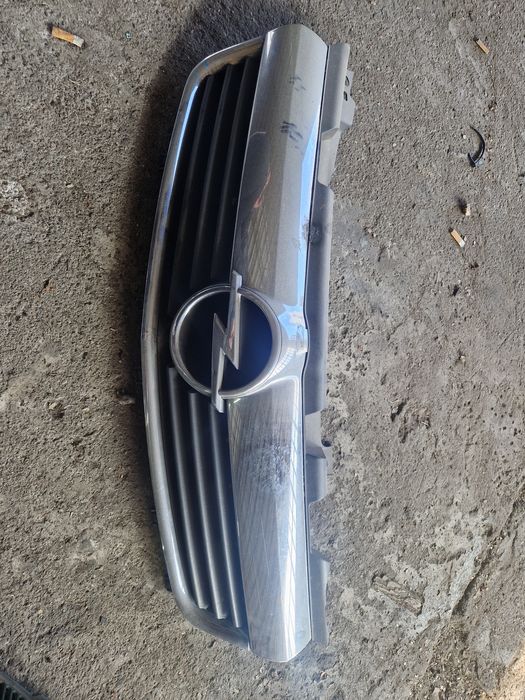 Grill Atrapa Zafira B uszkodzony