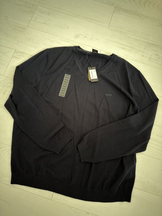 Светр Hugo Boss в розмірі XXXL.