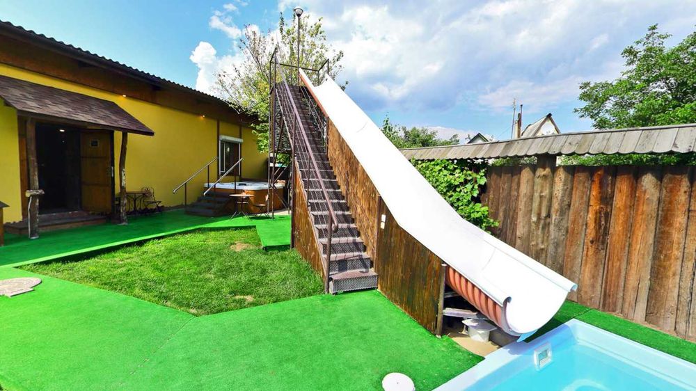 Аренда дома с Бассейном Горкой Джакузи и Бильярдом .