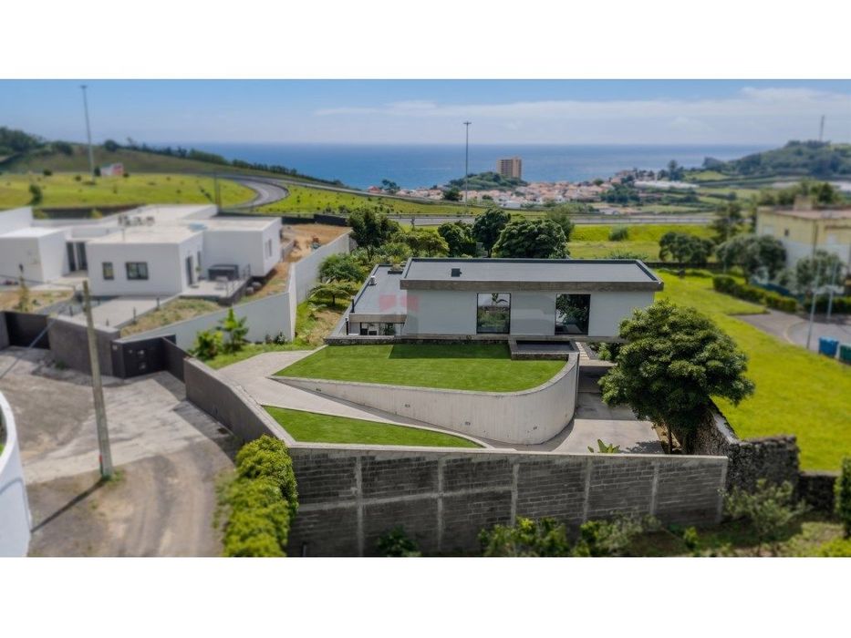 Refúgio Exclusivo com Vista Mar em São Roque, São Miguel
