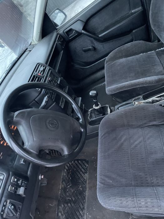 Прдам опель вектра А 1.6 бензин