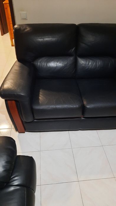 Sofá em pele,em excelente estado, rigorosamente impecável