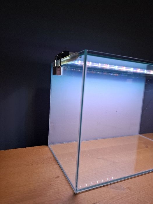 Aquário em vidro, com tampa Fundo degrade estilo ADA