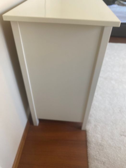 Cómoda IKEA HEMNES 8 gavetas — velatura branca | Muito bom estado