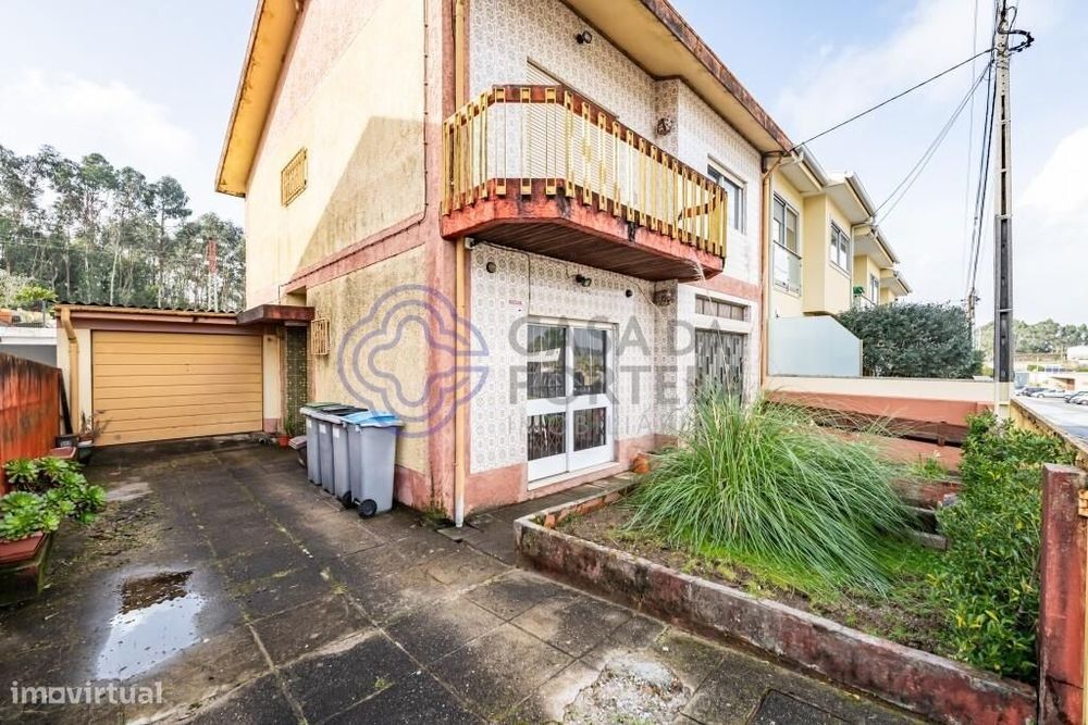 Moradia T4 e três frentes, para venda em Ermesinde