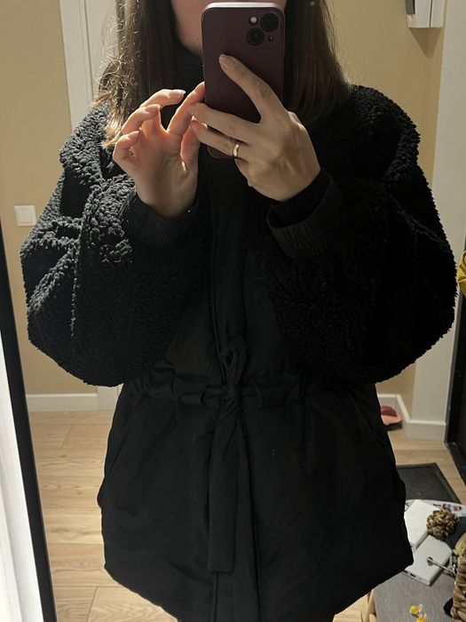 Чорна зимова куртка HM M