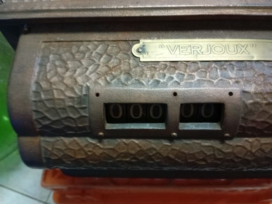 Registadora antiga em ferro
