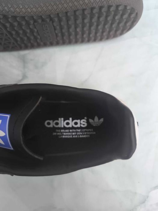 Czarne adidasy w rozmiarze 38