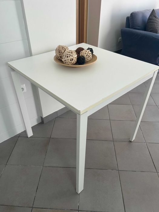 Mesa Quadrada Branca (75 x 75 x 75 cm)