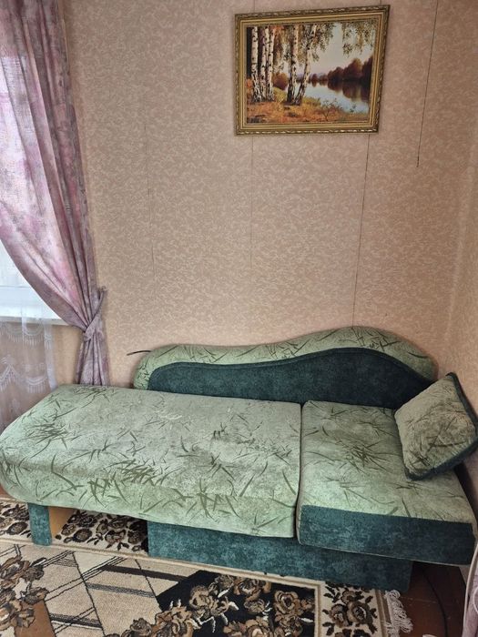 Диван ліжко розкладний у відмінному стані + ніша для білизни