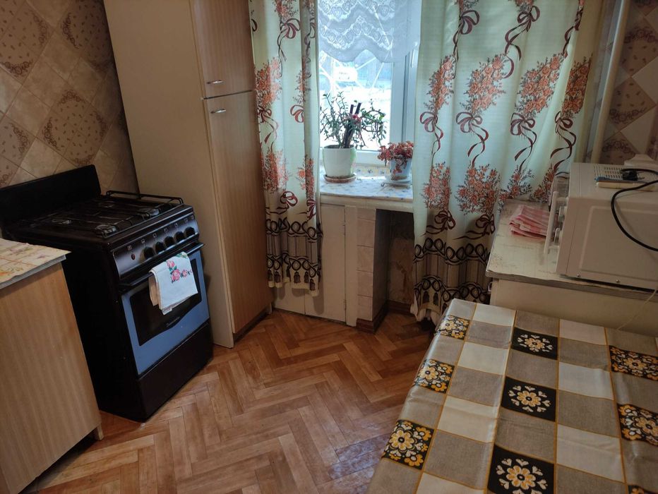 Солом’янка, Чоколівка,  Антонова 11  (Севастопільська пл. Космонавтів). - Mehr