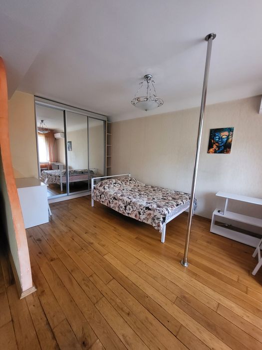 Сдам посуточно 1к.кв студию Дом мебели/Филатова/Черёмушки