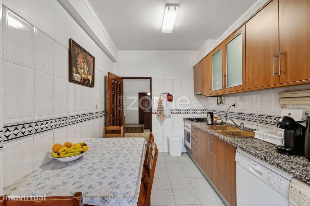 Apartamento T3 com Estacionamento e Arrecadação – Odivelas