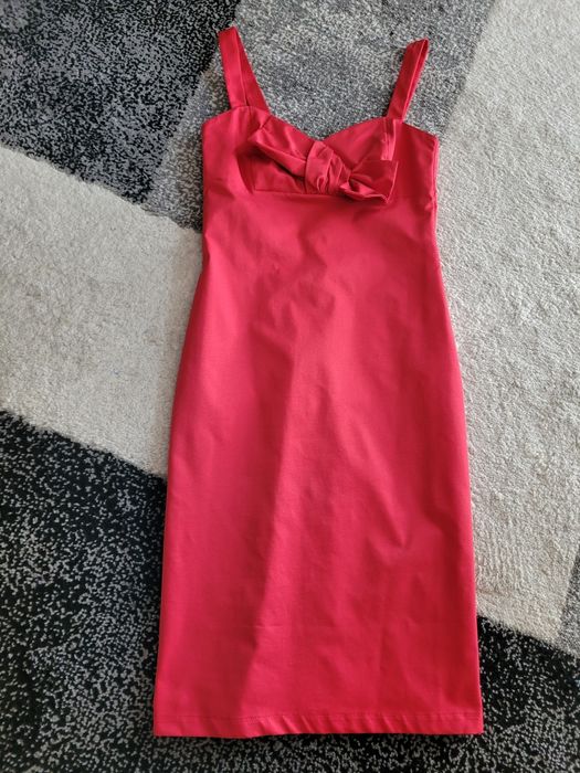 Elegancka czerwona sukienka rozm. 38.