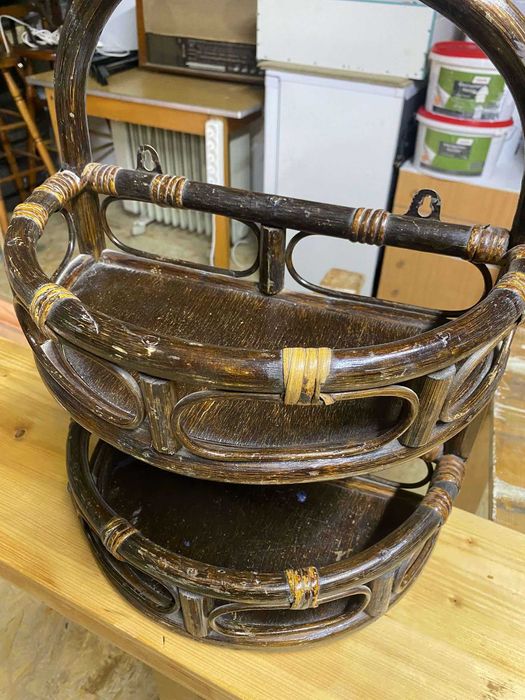 Półka rattanowa retro.