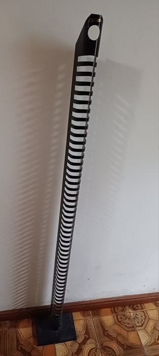 Suporte para 40 CD/ DVD, peça pesada ferro, decoração. Expositor.