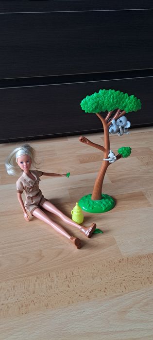 Lalka Barbie opiekunka koali