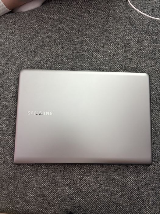 Laptop Samsung / Model : NP535U3C