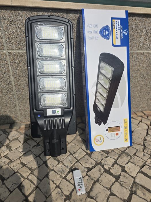 Holofote luz solar com sensor 250 led e comando novo