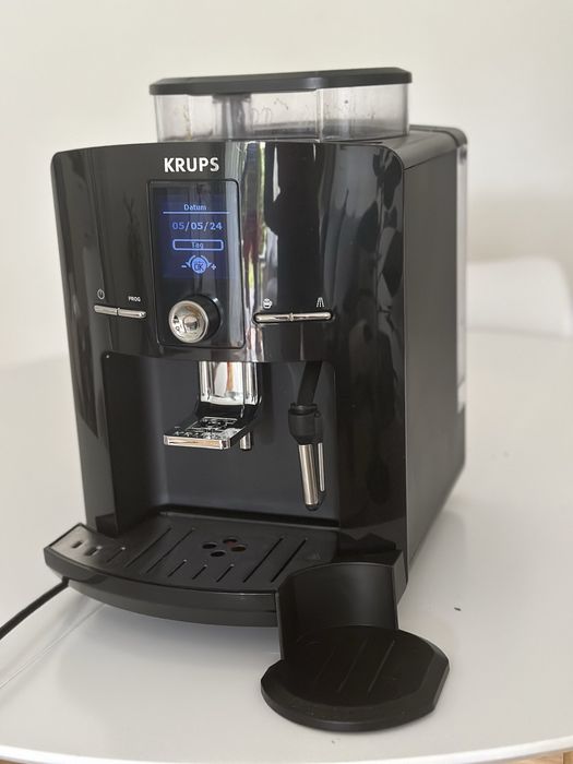 Кофемашина KRUPS  в хорошому стані повністю обслугована.