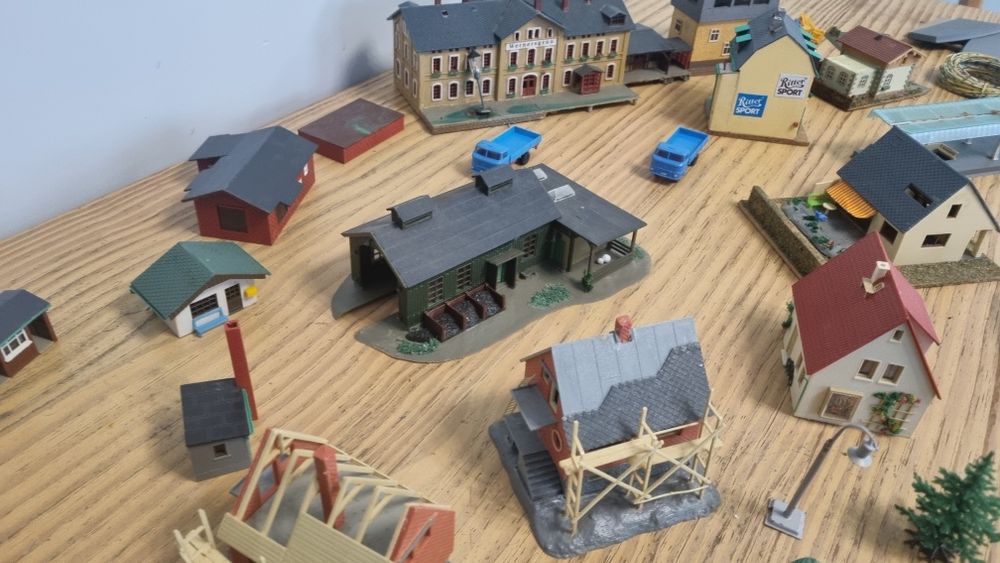 Domki i inne do kolejki makiety