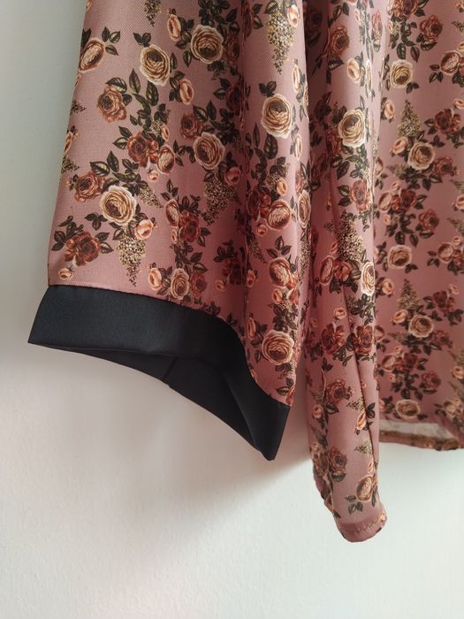 Blusa rosa floral - Gaami - Tamanho M - Nova!