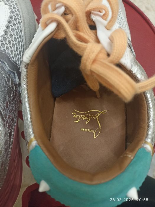 кросівки Christian Louboutin Loubishark у чудовому стані з оригінальною зубчастою підошвою та яскравим дизайном.
​Деталі оголошення:
​Б