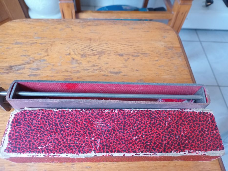 Прибор для правки бритв на подарок