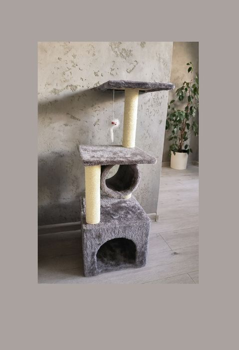 Stylowy drapak dla kota z domkiem i platformami do wspinaczki