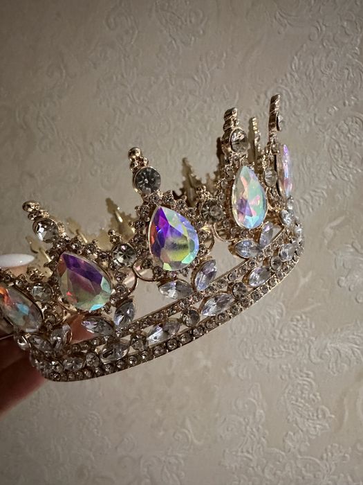 Оренда корони на торт