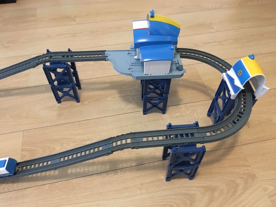 Pista Robotrains + 4 figuras