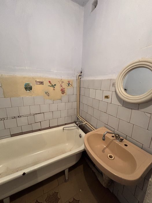 р 2-кімнатна квартира на 1 поверсі — зроби ремонт на свій смак!