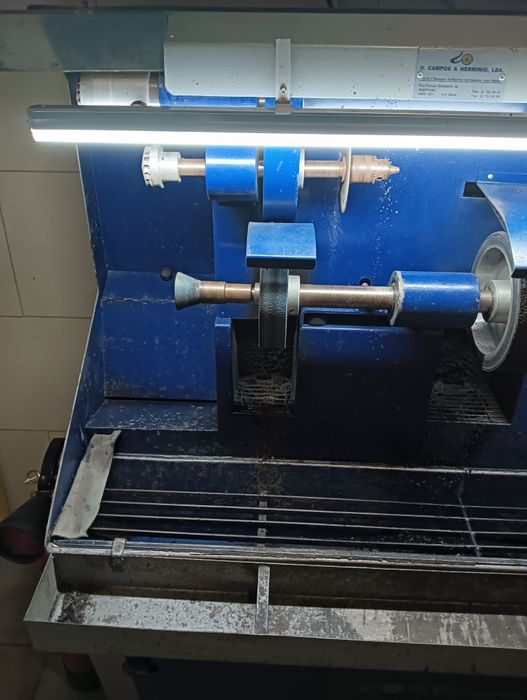 Máquina acabamento de calçado