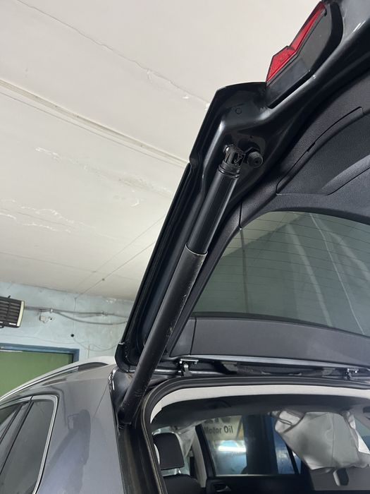 Амортизатор двери багажника левый правый электро vw tiguan 2 2021