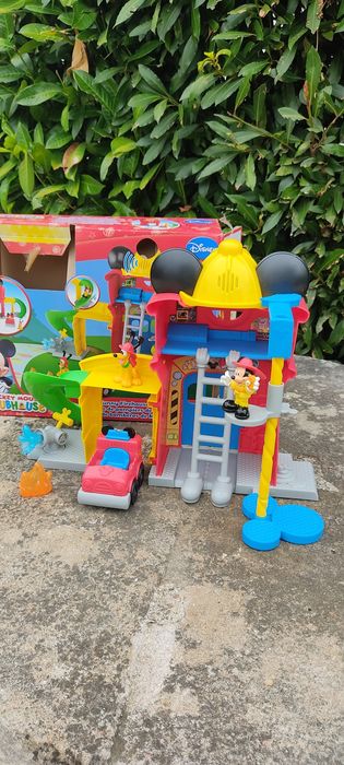 Estação de bombeiros Mikey Mouse