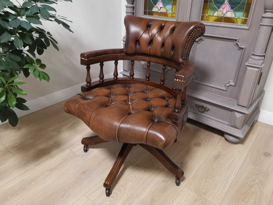 Gabinetowy FOTEL chesterfield kapitański 835/2025