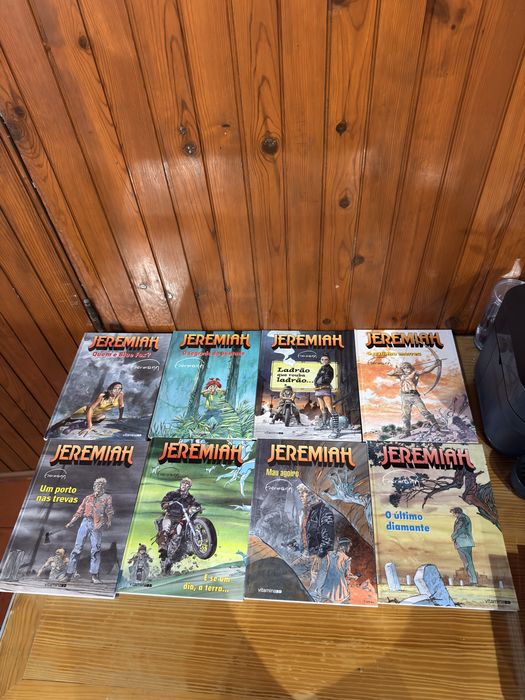 Coleção Jeremiah composta por 8 volumes.