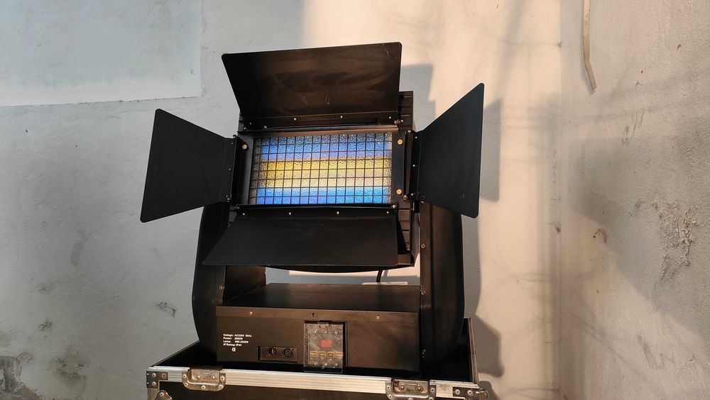 4x oświetlacz architektoniczny Flash 2500W z CASE a'la GRIVEN KOLORADO